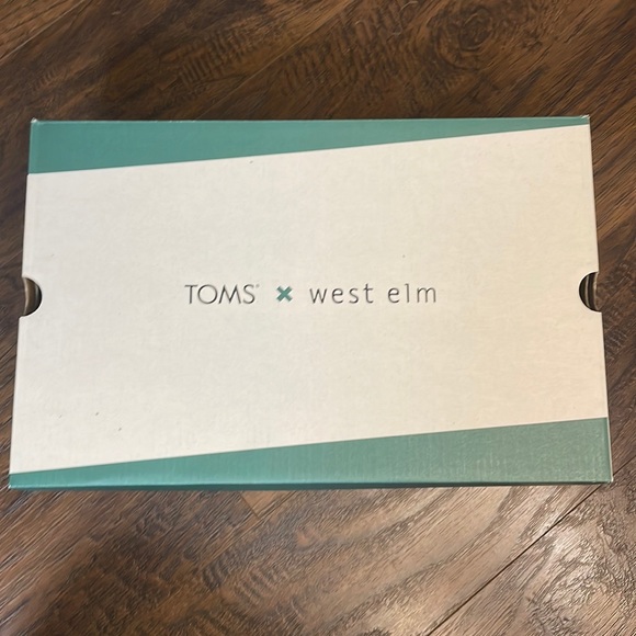 Toms x West Elm harbor Frost Grey slippers - Picture 3 of 7